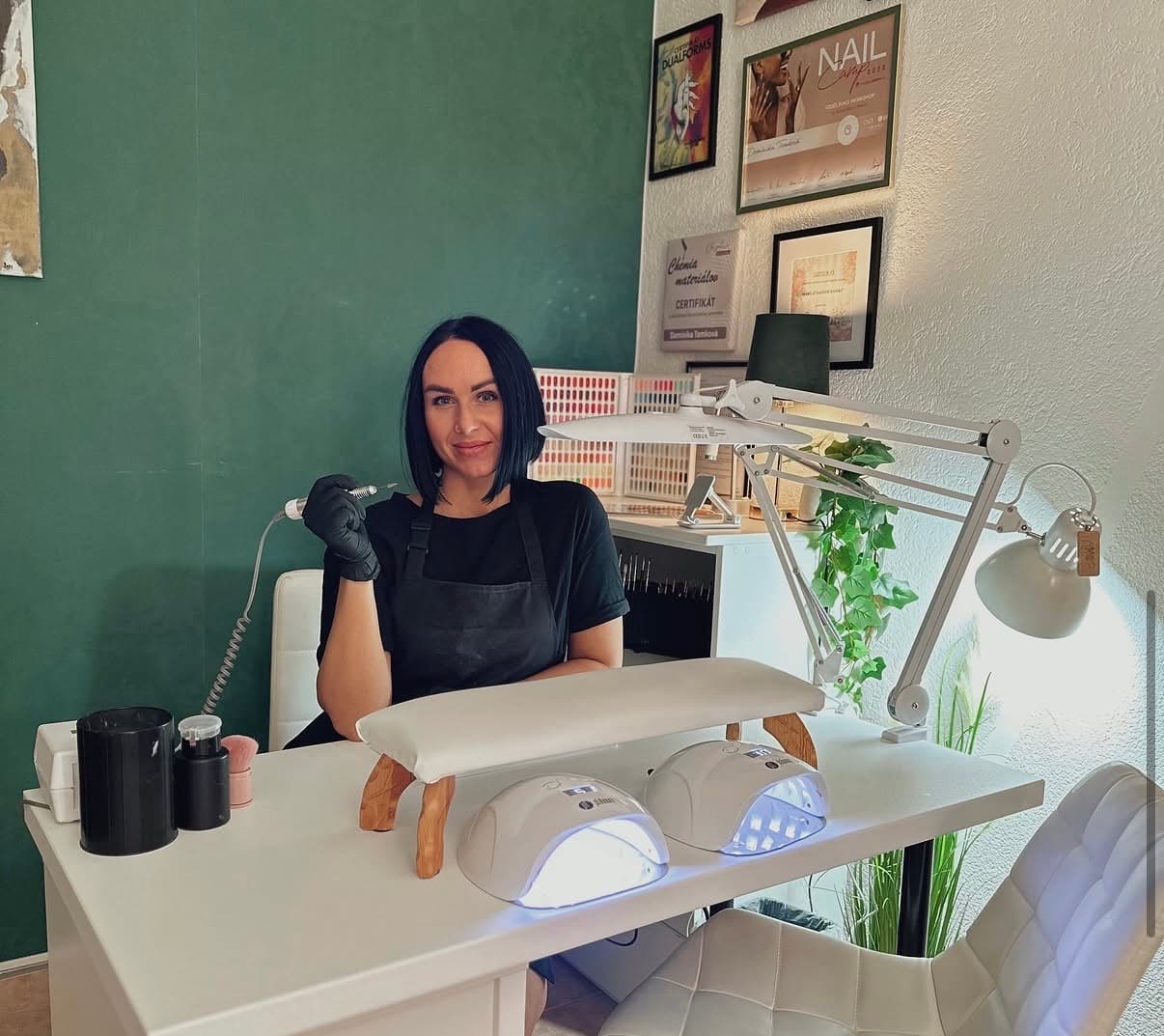 Dominika — Nehtová designérka